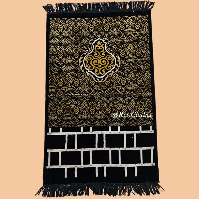 Gambar SAJADAH HITAM TURKY / 110x70cm / SAJADAH TEBAL TURKI PREMIUM - UKIRAN BATA dari Rev muslim store undefined Tokopedia