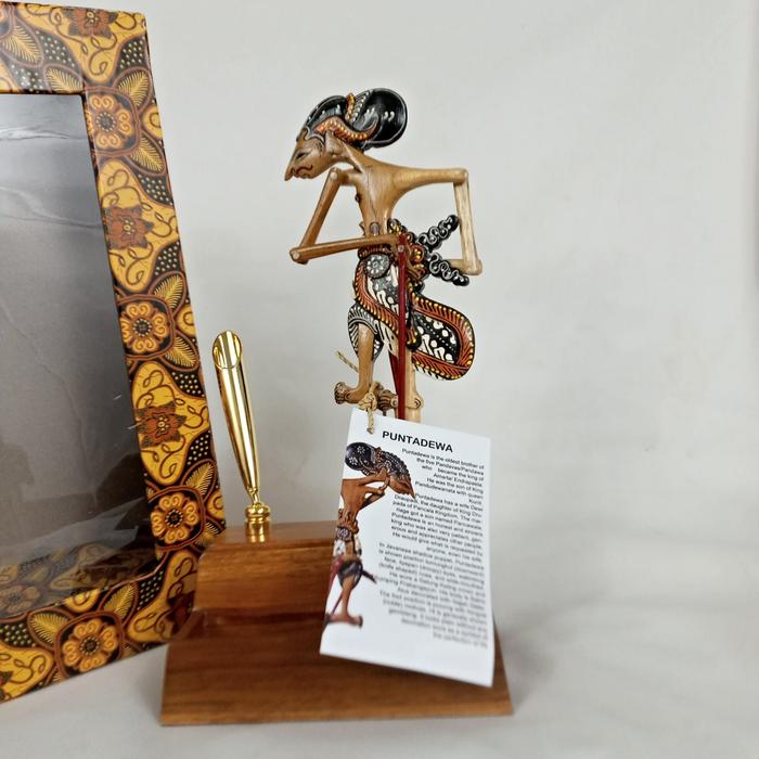 Gambar souvenir tempat pulpen kartu nama Wayang klitik kayu Puntadewa - Werkudara dari balibaliCraft undefined 4 Tokopedia