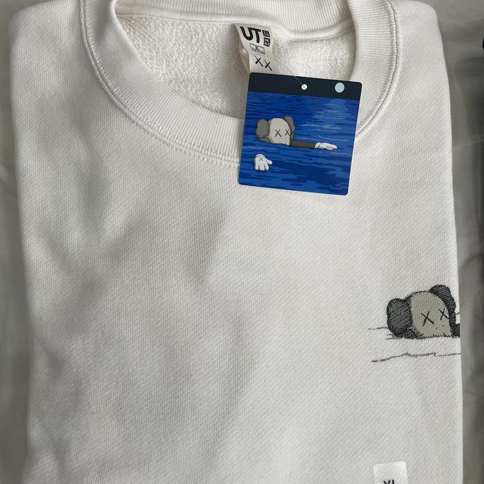 Gambar Kaws X Uniqlo Sweatshirts - Putih XL dari dudidudidam78 undefined Tokopedia