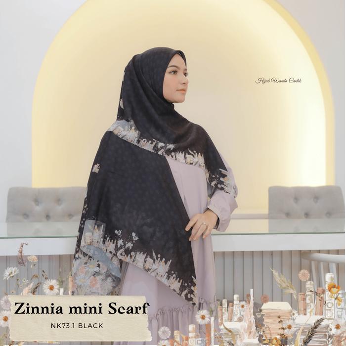 Gambar Hijabwanitacantik - Zinnia Mini Scarf Polycotton | Hijab Printing - Black  dari HIRA - Hijab Wanita Cantik undefined Tokopedia