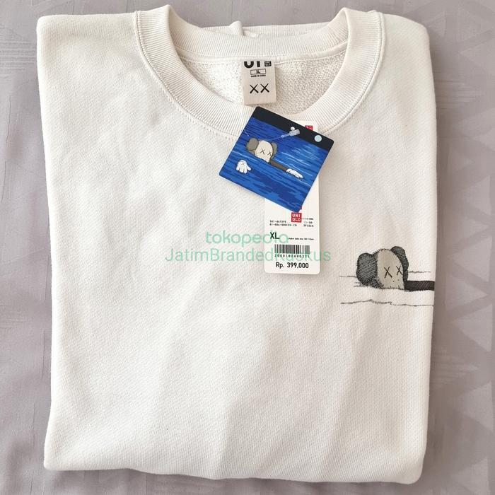 Gambar UNIQLO KAWS White Cream SWEATSHIRT AUTHENTIC! dari JatimBrandedKaskus undefined Tokopedia