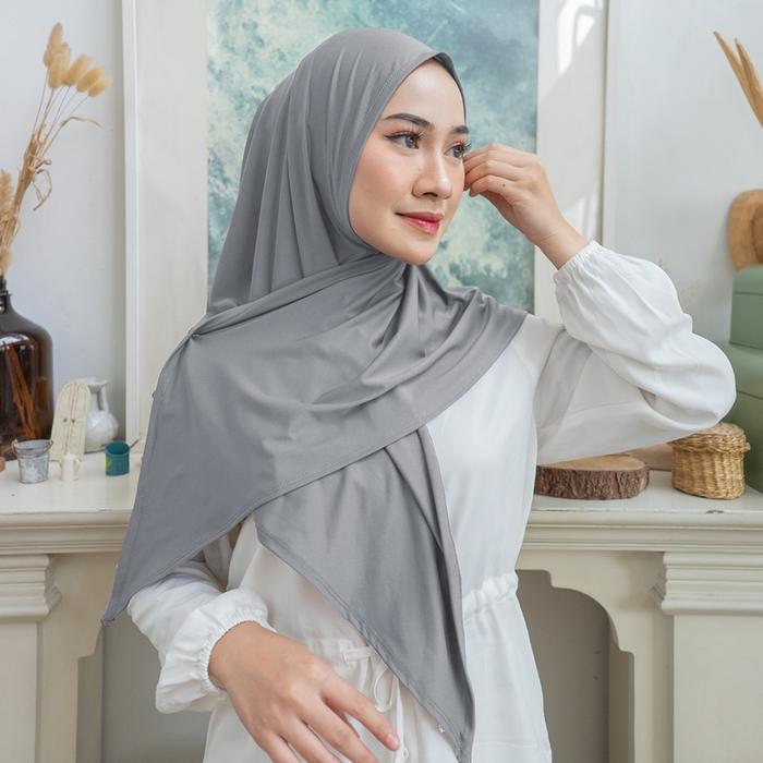 Gambar Hijab Segitiga Instan Jersey Basic | Jilbab Segitiga Instant Jersey - silver dari Mogalaku. undefined Tokopedia