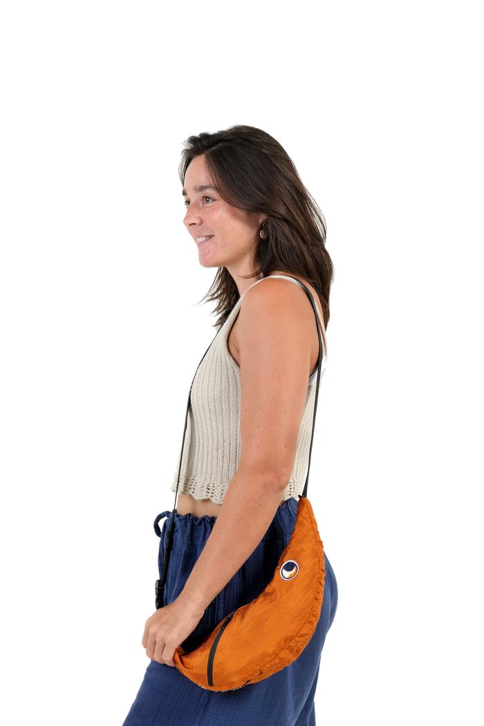 Gambar Ticket To The Moon Sling Bag Premium Tas Selempang Lipat dengan 4 Kantong Berzipi dan Ruang Dompet untuk Penggunaan Sehari-hari dan Perjalanan - TMSLBPR45 dari Ticket To The Moon undefined Tokopedia