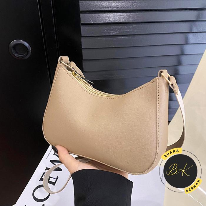 Gambar Tas Selempang Wanita Remaja Sling Bag Korea Impor - Khaki dari Buana Berkah Jakarta undefined Tokopedia