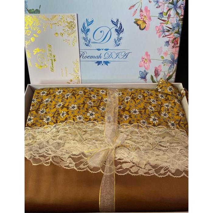 Gambar Mukena Roemah Dia Motif Baru Rayon Silk Hampers Seserahan - coklat koneng dari Coklat Kuu undefined Tokopedia