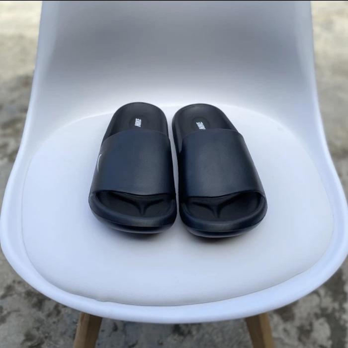 Gambar sandal slide nike pria -SANDAL SLOP NIKE PRIA - Hitam, 39 dari mita'shoes undefined Tokopedia