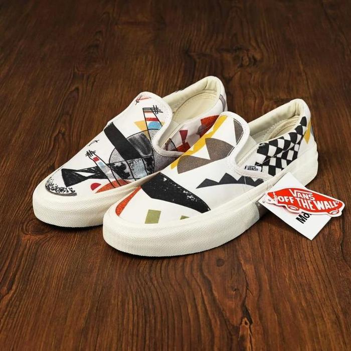Gambar ORIGINAL Vans Slip On X Moma Offwhite Premium Terlaris Import BNIB - Moma Offwhite, 36 dari intanhi undefined 5 Tokopedia