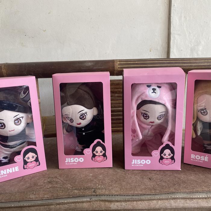 Gambar boneka plushdoll jennie lisa rose blackpink official merchandise dari aladdinn simba undefined Tokopedia