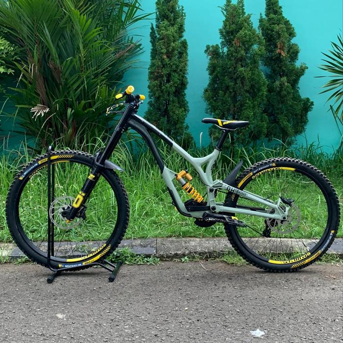 Ohlins Commencal Bikes Golden Bicycles Commencal Supreme Dh 26