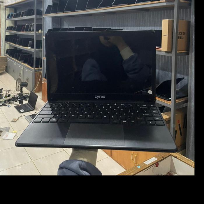 Laptop Zyrex Sky 232 14inc Celeron N3350 Ram 4256gb64gb Mulus
