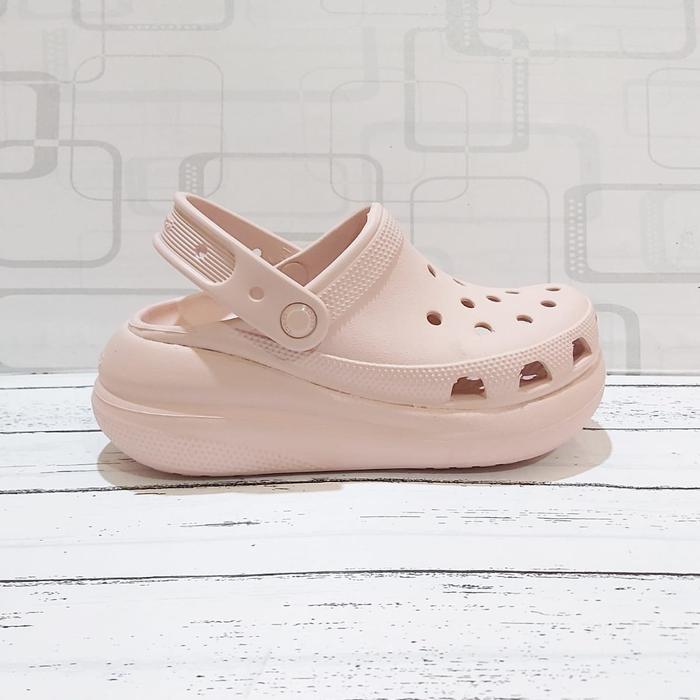 Gambar SANDAL CROCS WANITA CLASSIC CRUSH CLOG - Merah Muda, 36 dari Shoes IND Store undefined Tokopedia