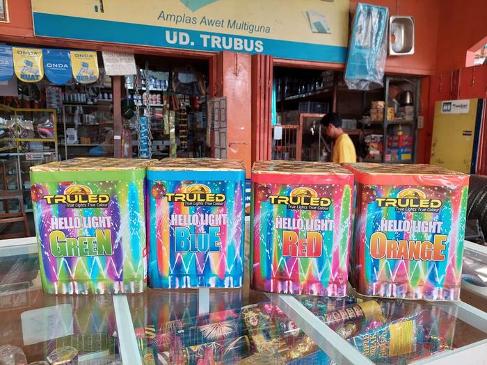 Gambar ASAP WARNA HALO WARNA SEMBURAN ASAP WARNA WARNI ASAP SMOKE BOMB WARNA - Orange dari TRUBUS LED Kota Bekasi Tokopedia