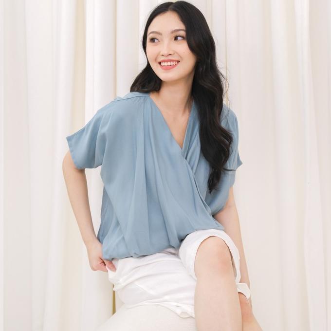Gambar Beatrice Clothing Tori Blouse - V-Neck Tencel Blouse #Gratisongkir - Dusty Blue  dari Luminouse Mall undefined Tokopedia