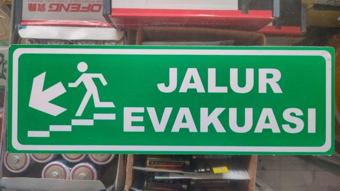 Gambar Tanda Sign Jalur Evakuasi Akrilik / Evacuation Sign Acrylic 10x30cm - Tangga Kiri dari Toko Safety Lancar Jaya undefined Tokopedia
