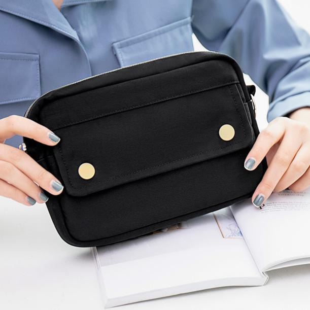 Gambar Tas Accessories Storage Bag Pouch Dompet Travel Kit Charger Cewe Cowo - Hitam dari tokobonbon. undefined Tokopedia