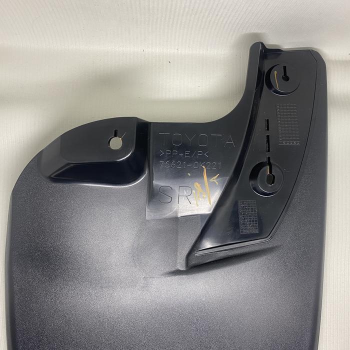 Gambar Mud Guard Mudguard Depan Fortuner VRZ 76621-0K0221 - Kanan dari JBparts undefined Tokopedia