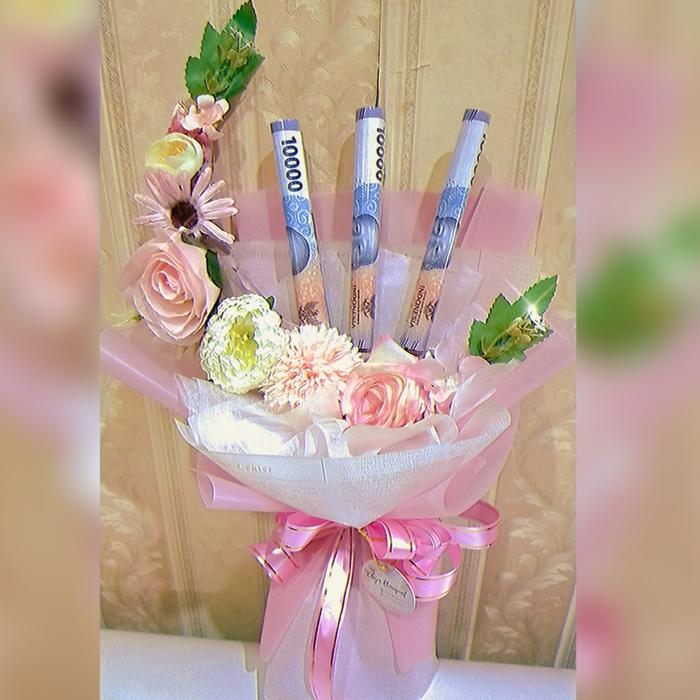 Gambar Buket hadiah bulan sabit - Uang 10k pink dari Chyn Bouquet undefined 4 Tokopedia