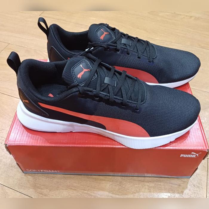 Gambar Sepatu Running Pria Puma Original - FlyRunner Black, 42 (27cm) dari doyanngemall undefined Tokopedia