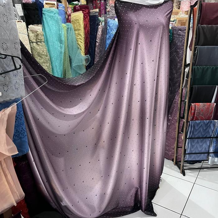 Gambar Kain Armany Gradasi Silk Motif Meteran - burgundy, 1 meter dari Cahaya_Sandang undefined Tokopedia