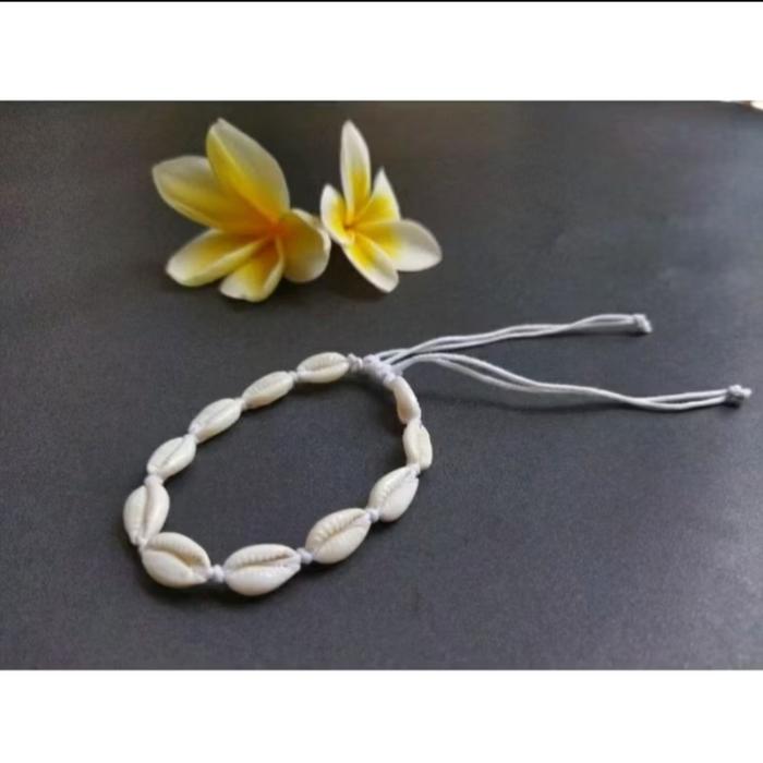 Gambar gelang kaki/tangan kerang shambala - Putih dari charlotte bowtique undefined Tokopedia