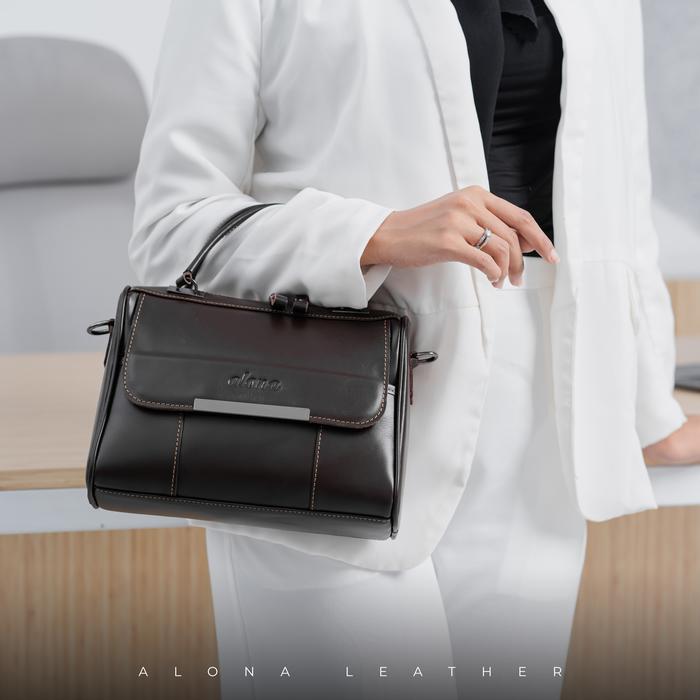 Gambar Tas Selempang Kulit Asli Wanita Tas Jinjing Wanita Branded Ori Hestia - Coklat dari Leathersy undefined Tokopedia