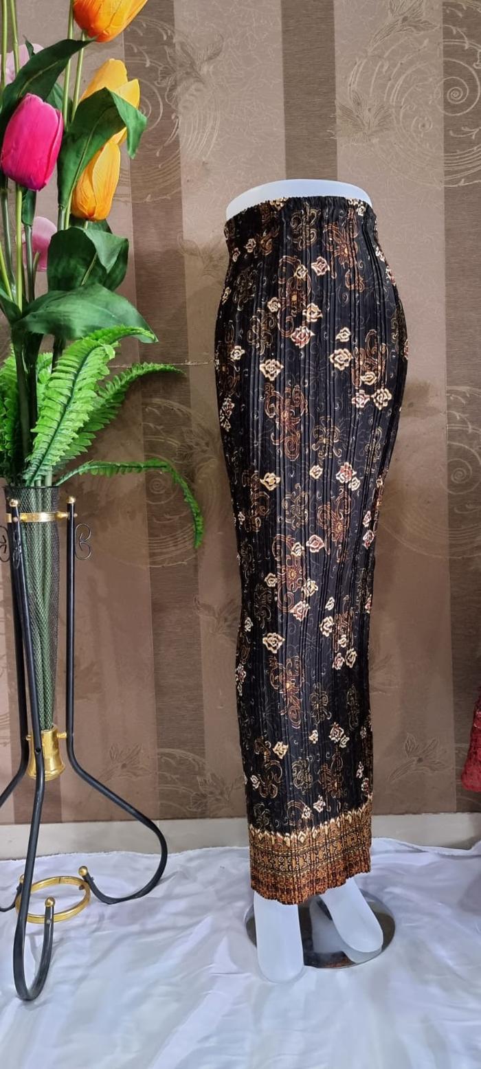 Gambar Long Plisket Rok Batik Bawahan Kebaya Modern Aneka Motif dan Warna - MEGAMENDUNG dari Butik Aneka Busana undefined Tokopedia