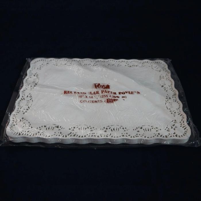 Gambar kertas renda alas roti dolly paper 10x14inch kertss alas nampan kotak dari tokolanishop undefined Tokopedia