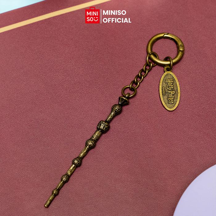 Gambar Miniso x Harry Potter Key Keychain Gantungan Kunci Mainan Dekorasi Dekorasi Ritsleting Tas - Wand A dari minisoshopid undefined Tokopedia