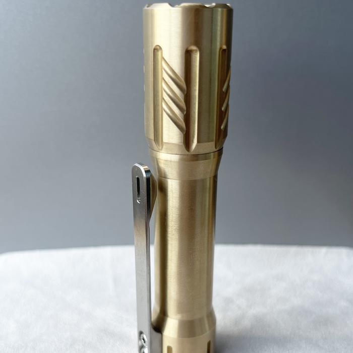 Jual EDOLUC Glow arrow EDC Flashlight Brass Nichia 519a Jual EDOLUC Glow arrow EDC Flashlight Brass Nichia 519a