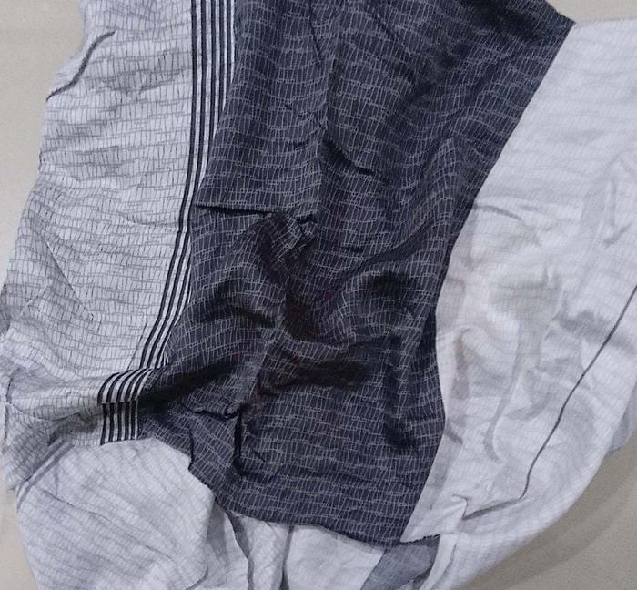 Gambar Kain Perca Tencel Sutera Motif Jaring Hitam Putih - 22x165cm dari Linon ID undefined Tokopedia