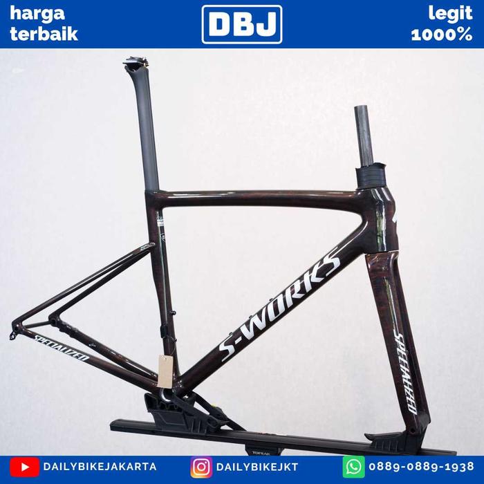 Gambar FRAMESET SPECIALIZED SWORKS TARMAC  SL8 2025 Gloss Carbon Red To Gold Blurred Speckle Metallic White Silver - 56 dari Daily Bike Shop_NEW undefined Tokopedia
