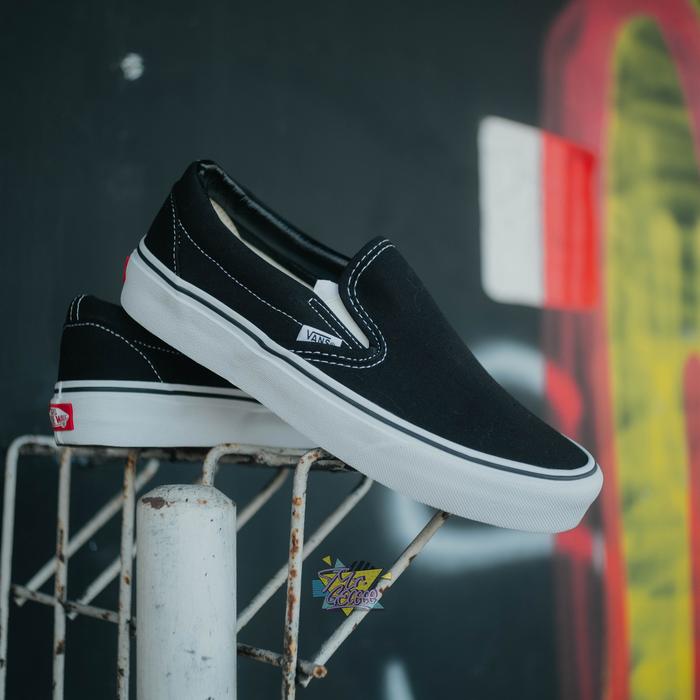 Jual SALE VANS CLASSIC SLIP ON BLACK WHITE 100% ORIGINAL Kab
