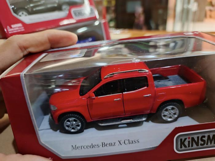 Gambar Kinsmart Mercedes Benz X Class Mainan Mobilan Diecast Skala 1:36 - Merah dari Genesys Toys undefined Tokopedia