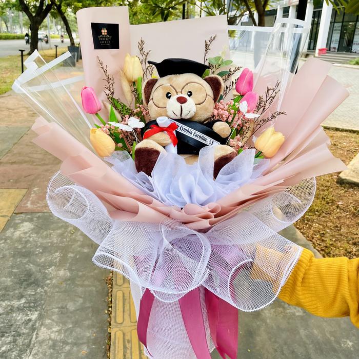 Gambar Buket Bunga Artificial Buket Wisuda Hadiah Graduation / Buket Bunga Graduation dari Perfect Gift ID undefined Tokopedia