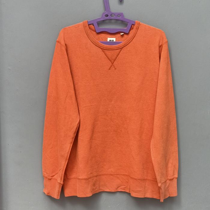 Gambar Crewneck Sweater UNIQLO | Bekas Preloved Second Thrift dari tomskistore undefined Tokopedia