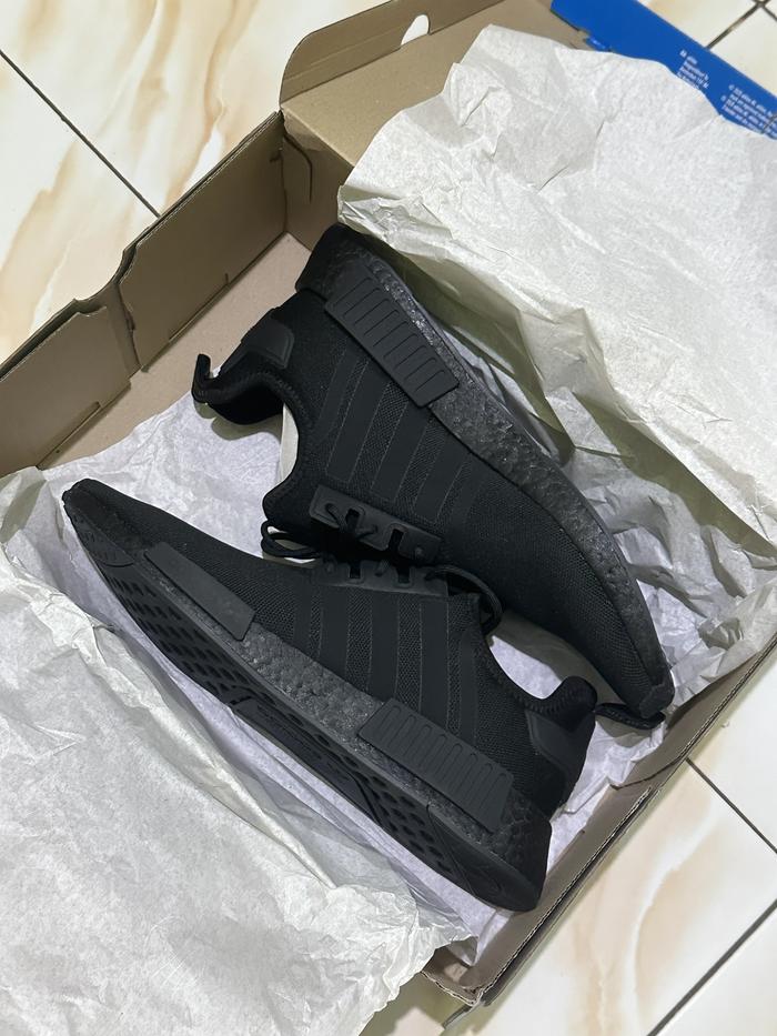 Jual Sepatu ADIDAS NMD R1 Primeblue Pria Hitam UK 12 Kota