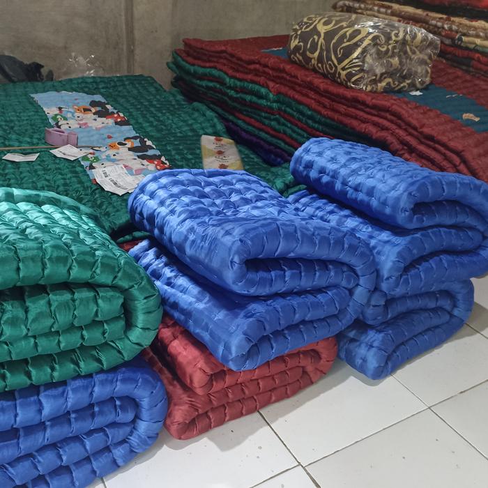 Gambar Kasur Lantai Lipat Muat untuk 1 orang Dewasa (Size: 100x195cm) - Random dari Markuzen Store undefined Tokopedia