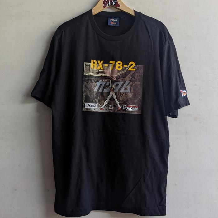 Gambar (Kaos Branded) Fila Korea x Mobile Suit Gundam "RX-78-2 The Last Shooting" dari Diemerchstore undefined Tokopedia