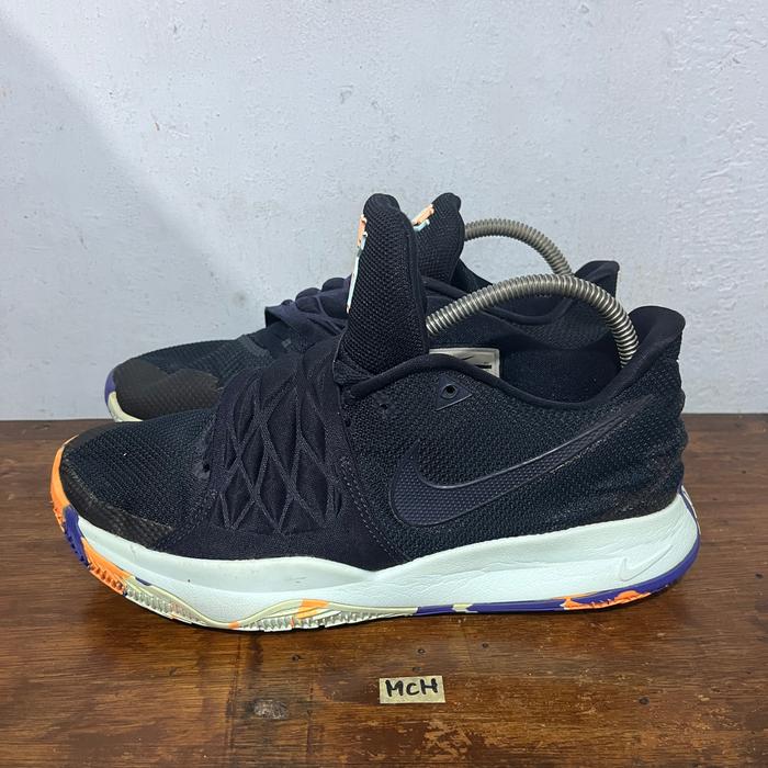Gambar sepatu basket second ori nike kyrie 1 dark obsidian size 42.5 dari TERMINAL SEPATU BOGOR_NEW undefined Tokopedia