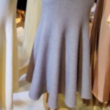 Gambar Midi KNIT Skirt | Bawahan wanita- Rok berbahan rajut elastis untuk wanita - Bangkok, Thailand - Grey dari Member Platinum undefined Tokopedia