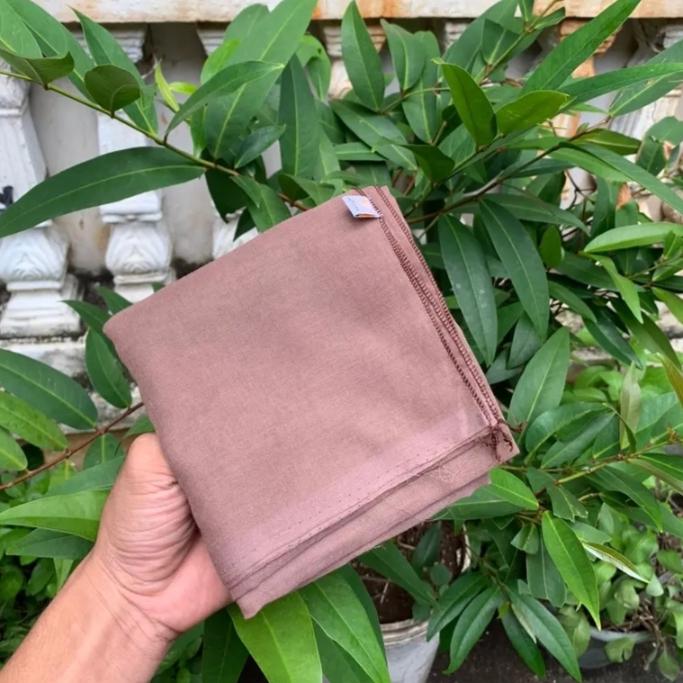 Gambar Hijab segi empat paris jadul varisha redrose - soft frapuchino, polos dari DewiHijabStore undefined Tokopedia