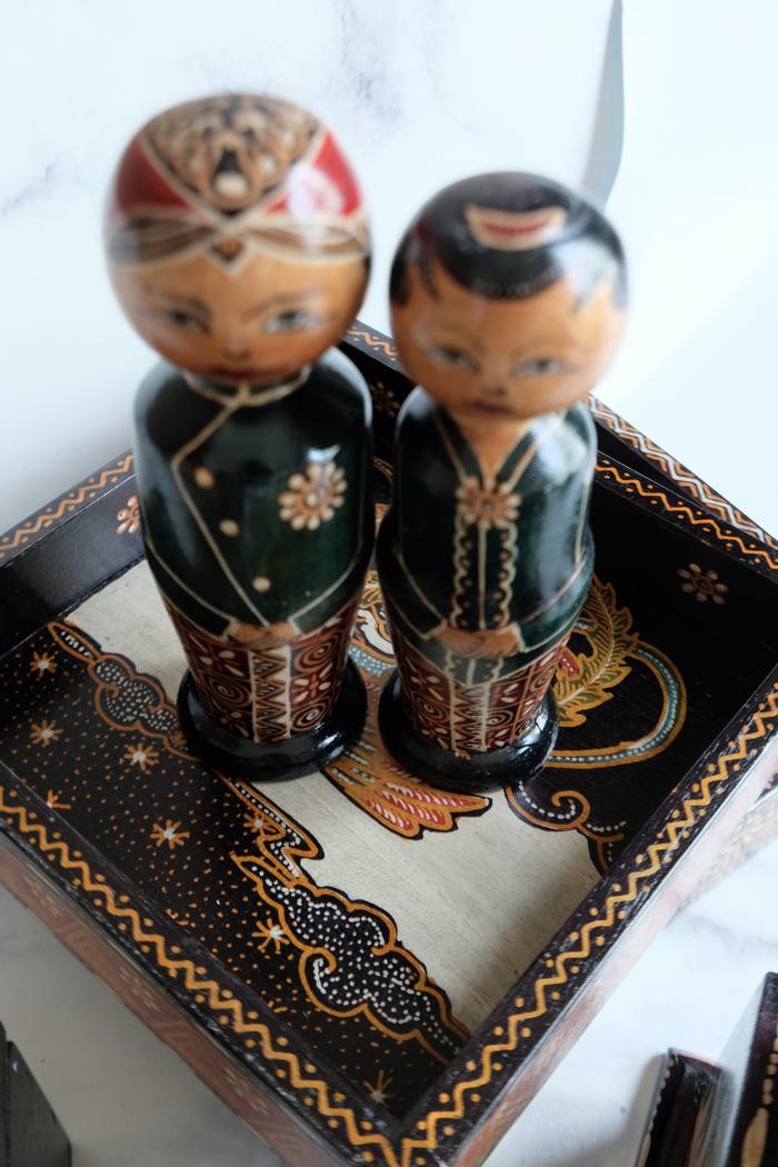 Gambar Boneka Kayu Batik /Wooden Doll Javanese Couple) - Hijau dari Seni Home undefined Tokopedia