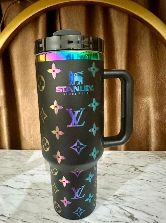 Gambar Tumbler Sta*ley Quencher 1200ML Stainless Dengan Sedotan - LV RAINBOW 40oz dari wiliemanstry undefined Tokopedia
