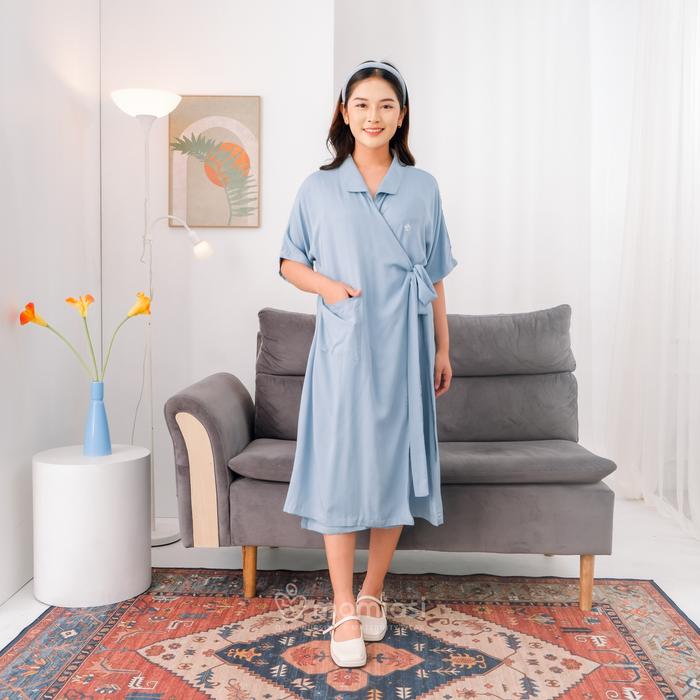 Gambar Momiasi – Yuki Home Dress Kimono Lengan Pendek – Daster Busui Lahiran Friendly- Maternity Hospital Kimono Rayon - YUKI-SKYBLUE, LENGAN PENDEK dari Momiasi Indonesia Kab. Bandung Tokopedia