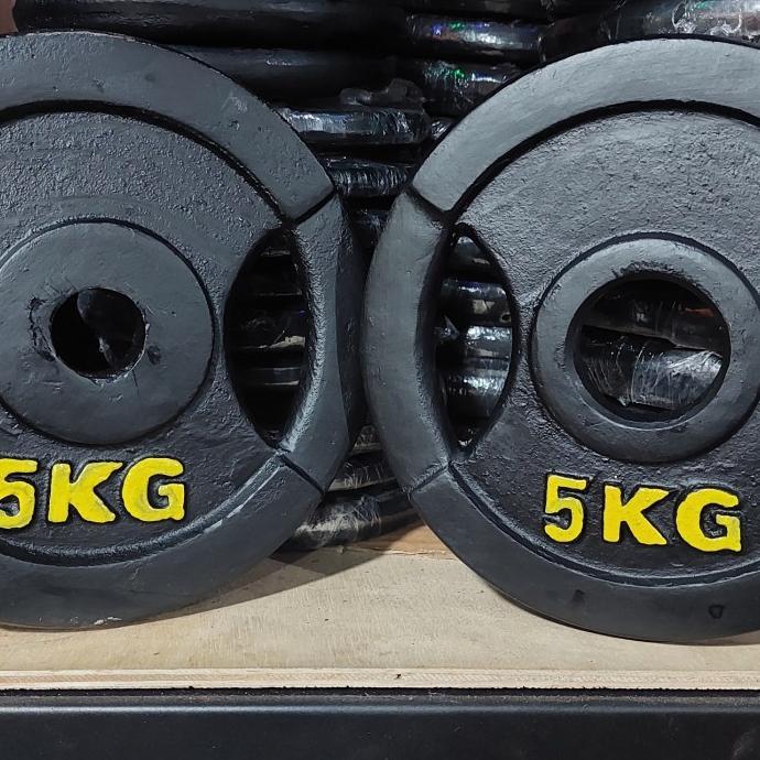 Gambar 5 Kg Plate Barbell Dumbell Lempengan Besi Cor Diameter Lubang 3Cm - 5cm dari bintangcello undefined Tokopedia