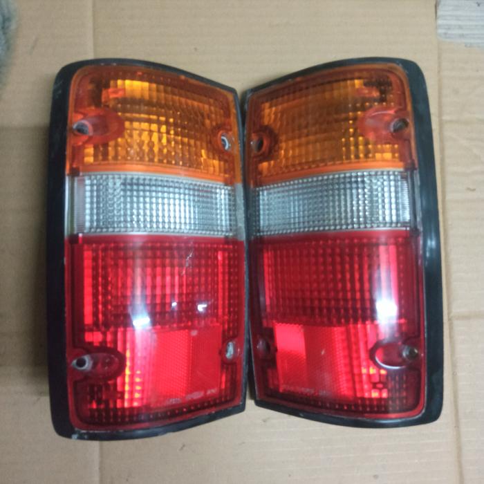 Gambar Lampu Stop  TOyota Kijang Grand Extra Original - Kanan dari Harawey undefined Tokopedia