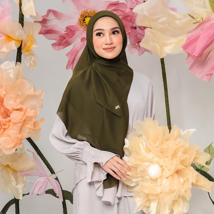 Gambar Umama Scarf - Kerudung Polos Jilbab Segi Empat Hijab Daily Paris Olive Laser Cut Pouch (2) - Army dari Umama Scarf_NEW undefined Tokopedia