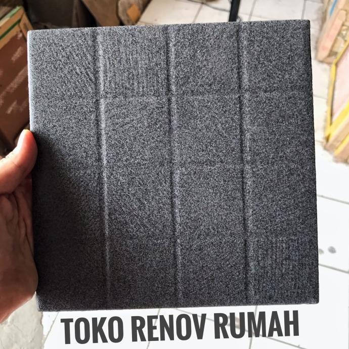 Gambar Termurah Keramik 20x20 hitam (kasar)/ keramik lantai kamar mandi/keramik garasi - Kotak dari DETONATORR undefined Tokopedia
