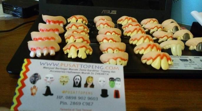 Gambar Perlengkapan Halloween Gigi Palsu Tonggos Karet Terbaru! dari Toko Miftra undefined Tokopedia