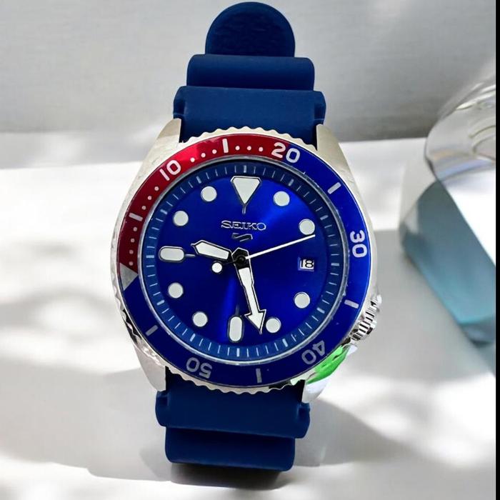 Gambar Jam Tangan Seiko Automatic / Jam Pria Tali Rubber / Seiko 5 S / Jam Tangan Seiko otomatis - Blue Red dari TripleT123 undefined Tokopedia